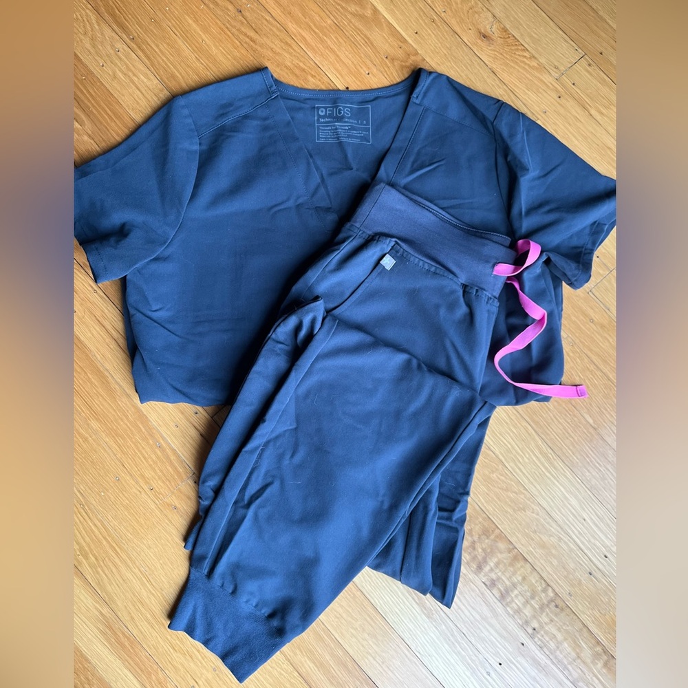 Figs jogger scrub set